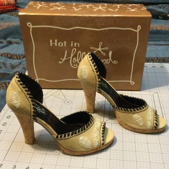 Hot In Hollywood high heels size 6.5 - Picture 1 of 3